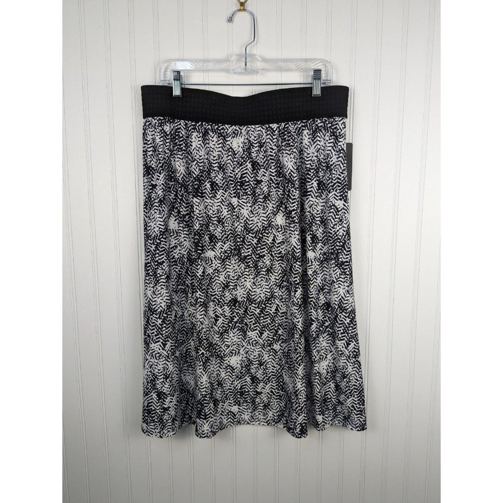 Robert Louis Women's Skirt Black & White Pattern Flowy Light Knee NWT Size XL